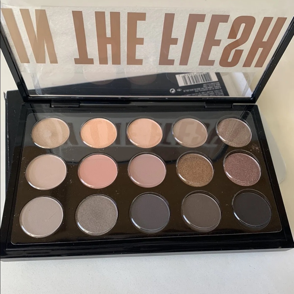 MAC EyeShadow x 15 Colors In The Flesh Palette 19.5 g/0.68 oz Full Size - Picture 3 of 5